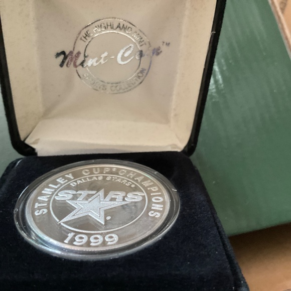 Stanley Cup memorative coin Dallas Stars 1999 mint condition.   H94 - Picture 3 of 3